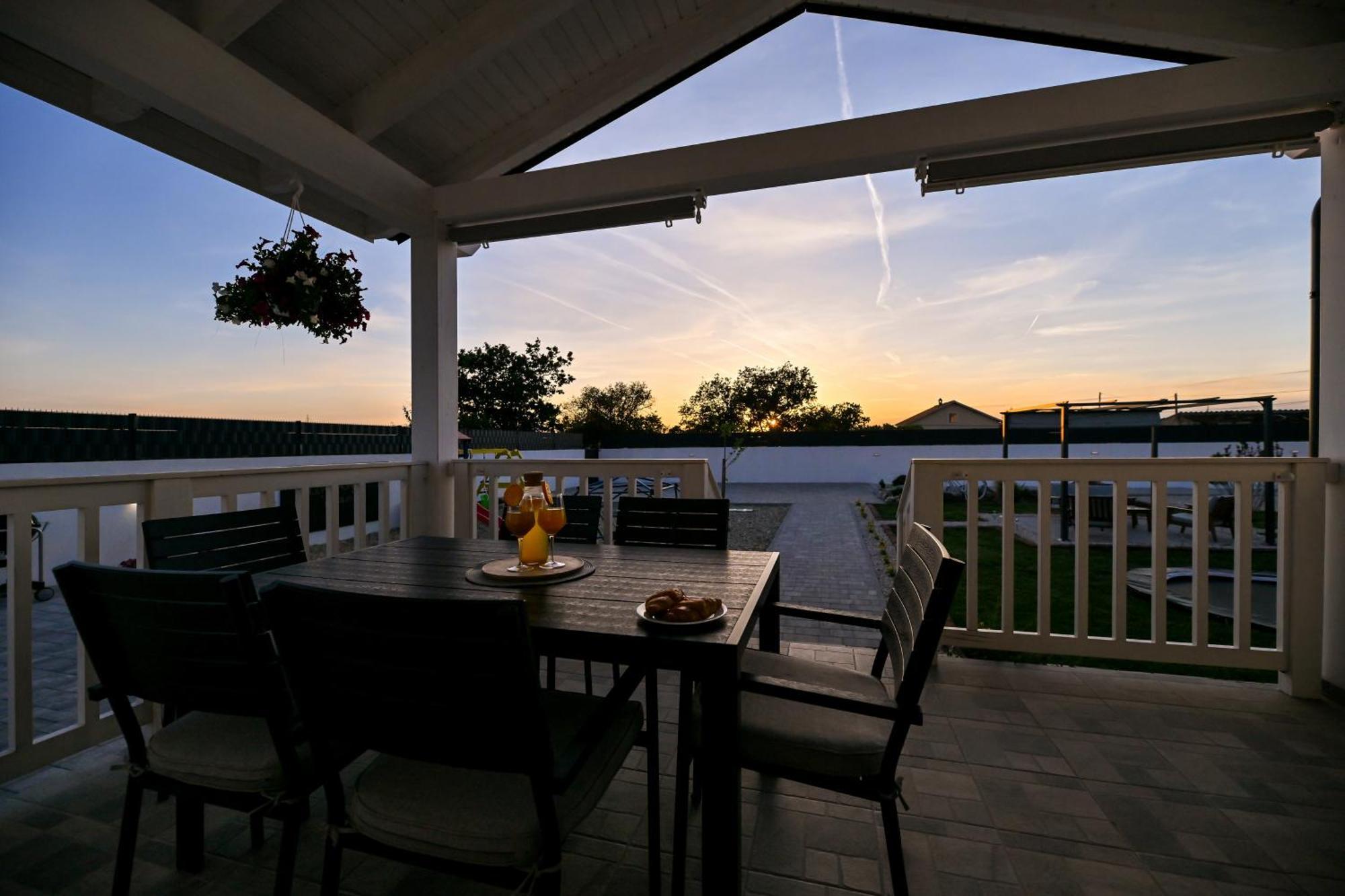 Holiday Home Aprilis With Pool, Jacuzzi And Sauna Galovac  Eksteriør bilde