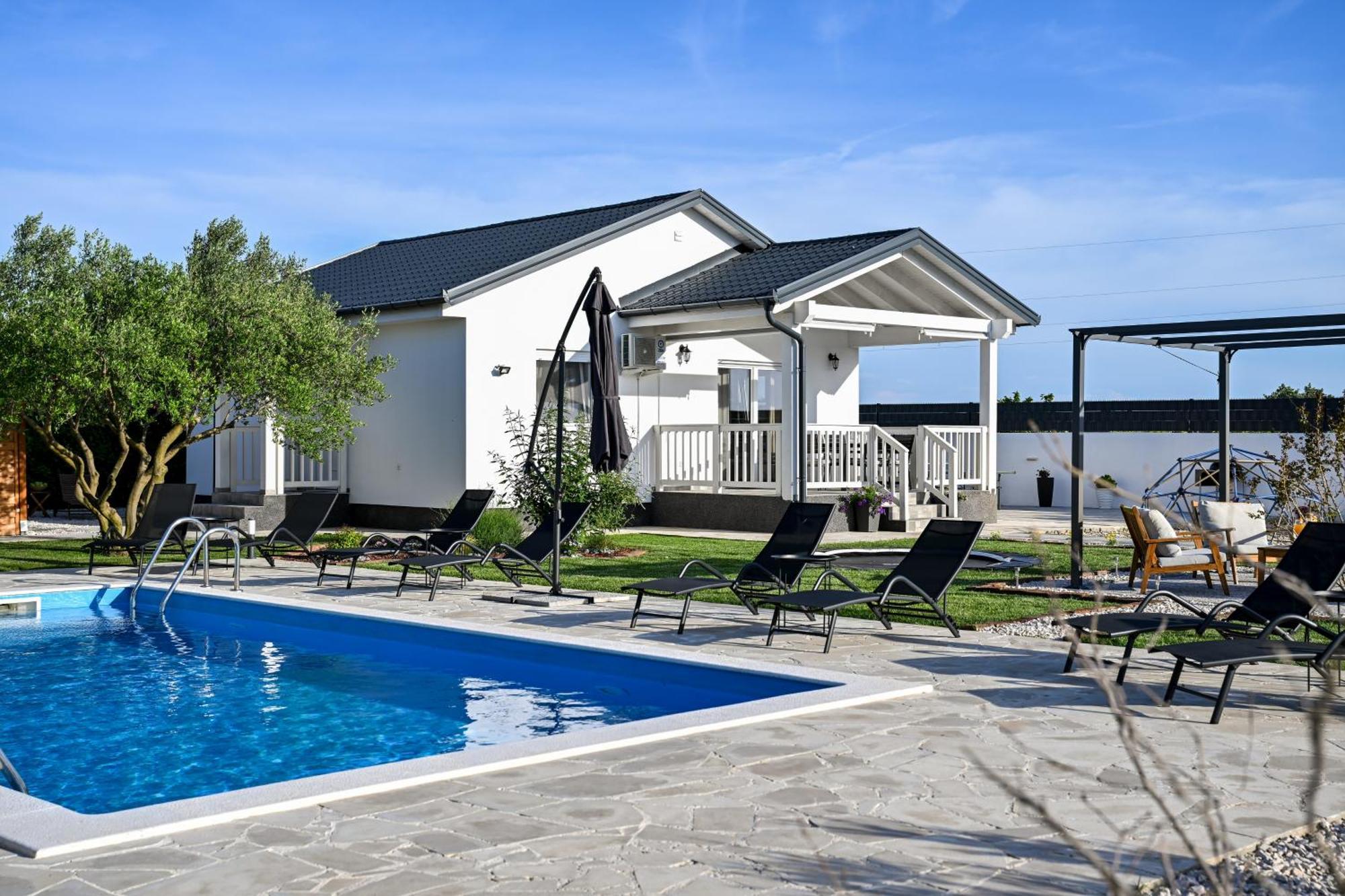 Holiday Home Aprilis With Pool, Jacuzzi And Sauna Galovac  Eksteriør bilde