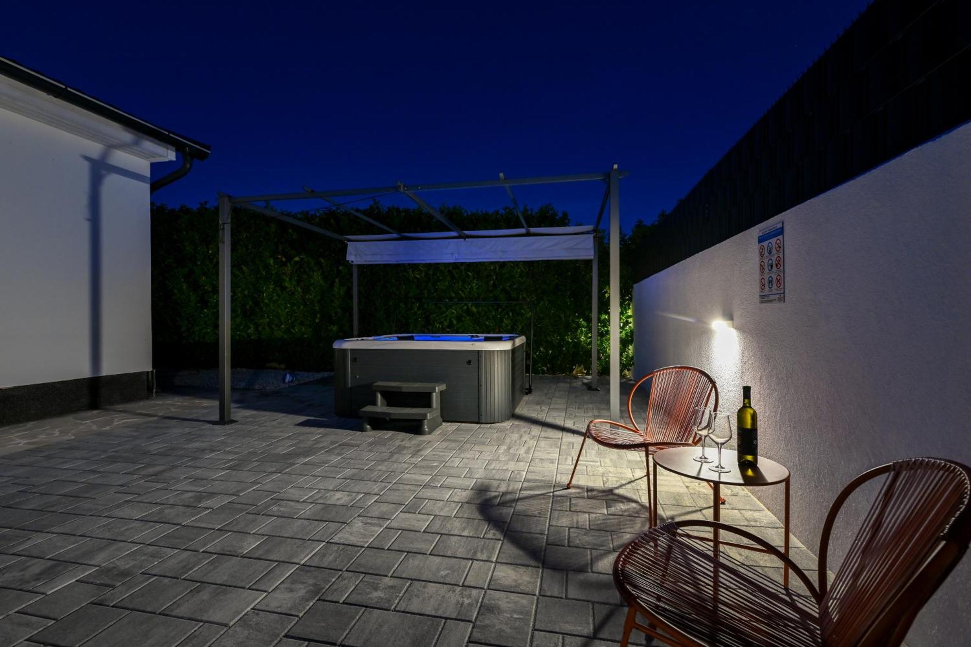 Holiday Home Aprilis With Pool, Jacuzzi And Sauna Galovac  Eksteriør bilde