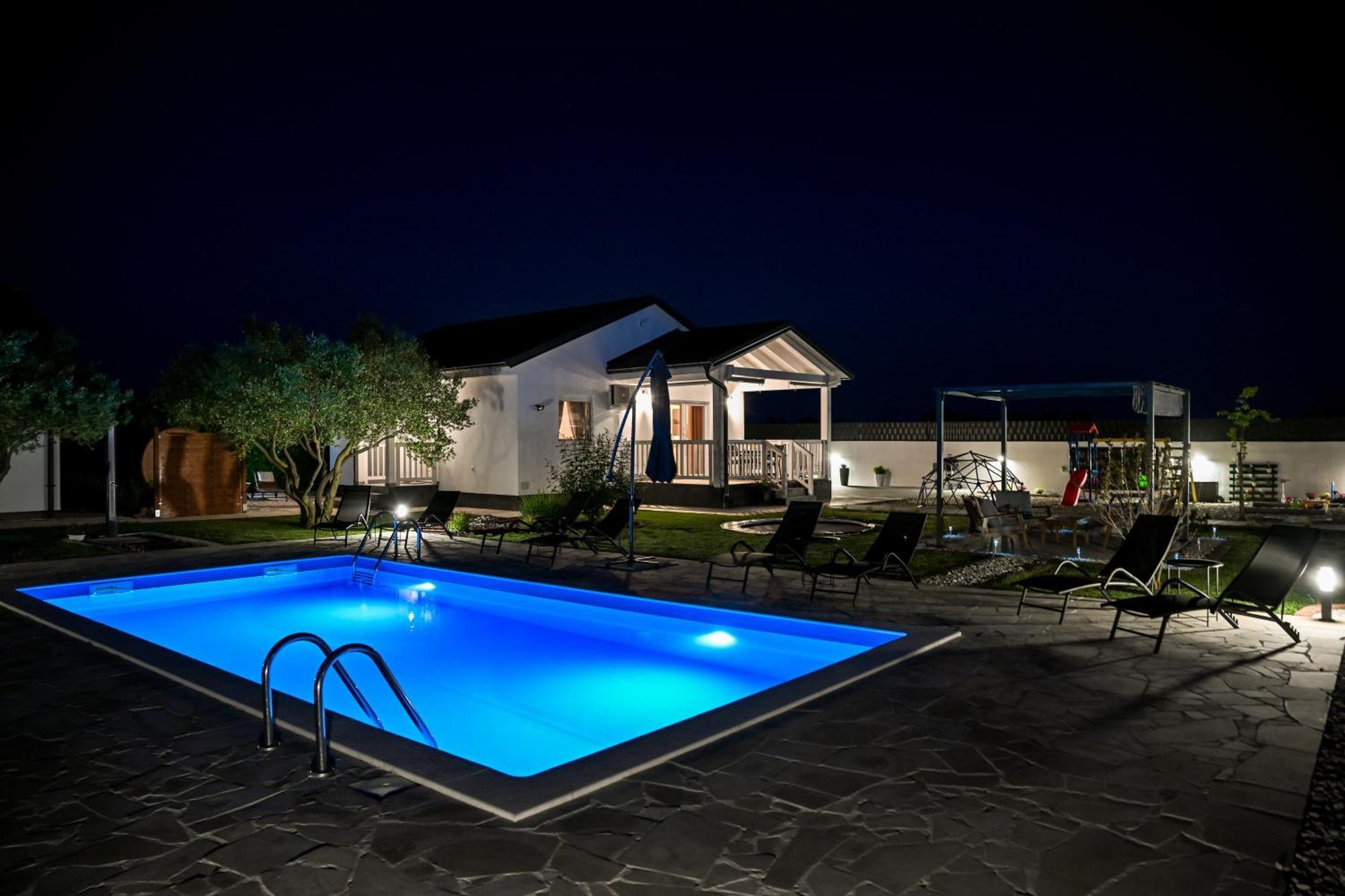 Holiday Home Aprilis With Pool, Jacuzzi And Sauna Galovac  Eksteriør bilde