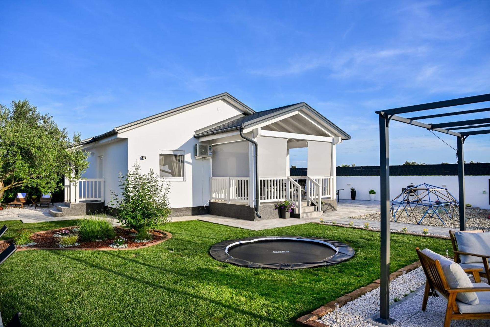 Holiday Home Aprilis With Pool, Jacuzzi And Sauna Galovac  Eksteriør bilde