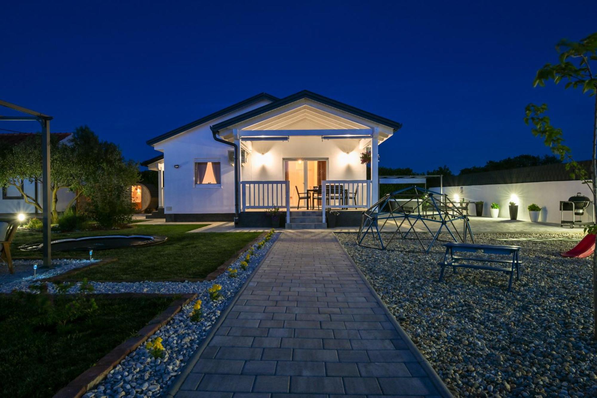 Holiday Home Aprilis With Pool, Jacuzzi And Sauna Galovac  Eksteriør bilde
